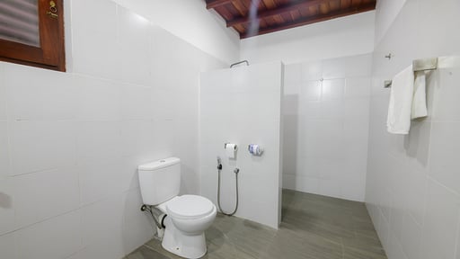 Ivy Beach Villa Bedroom 6