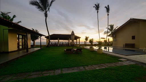 Ivy Beach Villa Garden