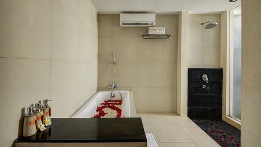 Jerami Pool Villa 1 Bedroom 1