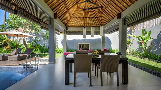 Jerami Pool Villa 1 Dining area