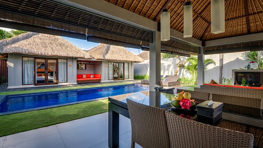 Jerami Pool Villa 2 Dining area