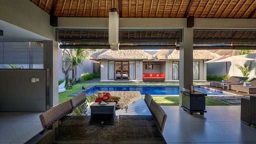 Jerami Pool Villa 2 Dining area