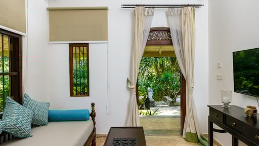 JH Villa Living room