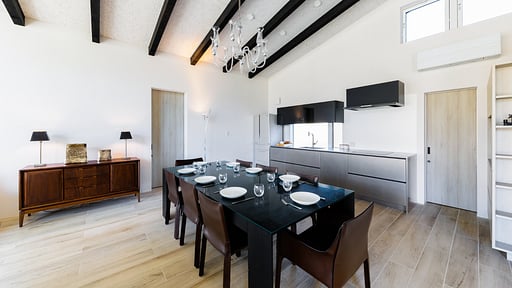 Jolie Maison Chalet Dining area 2