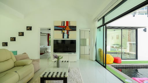 Kamala Regent Pool Villa Woonkamer