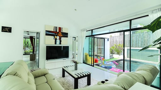 Kamala Regent Pool Villa Woonkamer