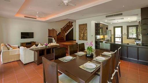 Kanika Residence 1 Dining area