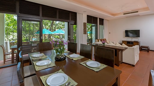 Kanika Residence 1 Dining area