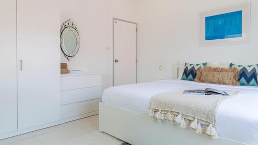 Karibu Beach House Спальня 2