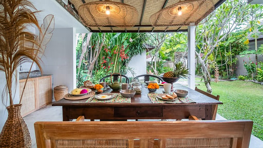 Katak Villa Dining area