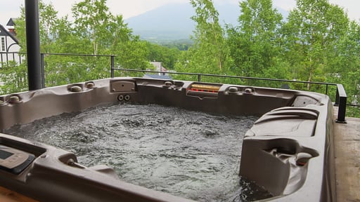 Kazahana Chalet Jacuzzi