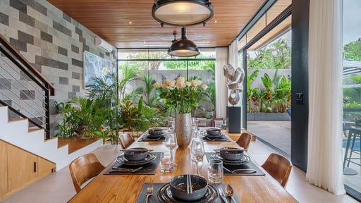 KC Villa 1 Dining area