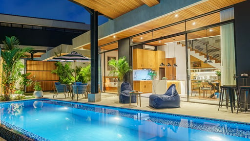 KC Villa Estate Schwimmbad 1