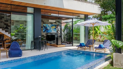 KC Villa Estate Schwimmbad 2