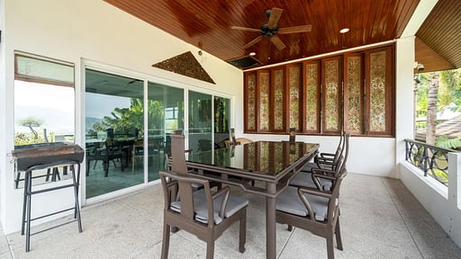 Kinnaree Grand Villa Dining area