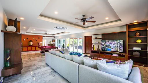Kinnaree Grand Villa Living room