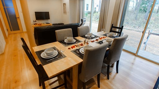 Kitsune Cottage Blue Dining area