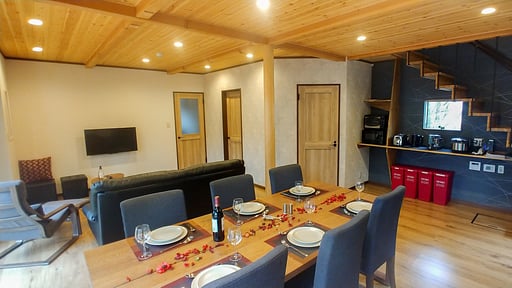 Kitsune Cottage Red Dining area