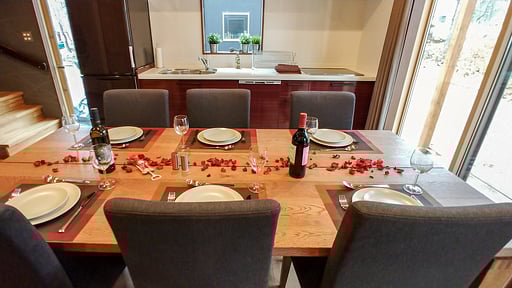 Kitsune Cottage Red Dining area