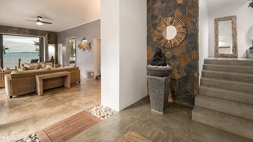 Koki Bonheur Beachfront Villa Wohnbereich