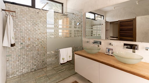 Koki Bonheur Beachfront Villa Schlafzimmer 1