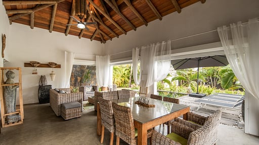 Koki Bonheur Beachfront Villa Essecke