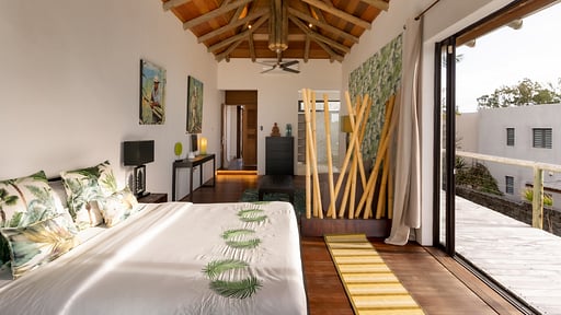 Koki Bonheur Beachfront Villa Schlafzimmer 1