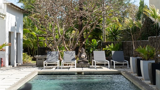 Koki Bonheur Beachfront Villa Schwimmbad