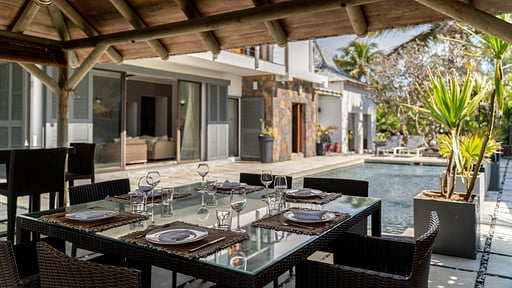 Koki Bonheur Beachfront Villa Terrasse/Veranda