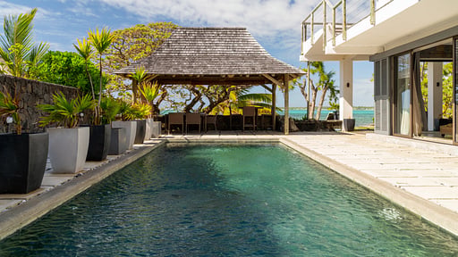 Koki Bonheur Beachfront Villa Schwimmbad