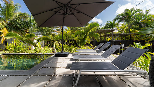 Koki Bonheur Beachfront Villa Schwimmbad