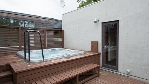 Konkuriito Tanoshii Tokoro Jacuzzi