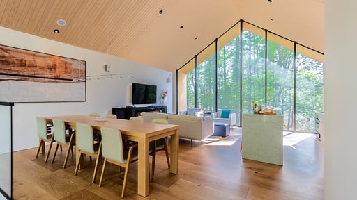 Kouzan Woods Chalet Dining area