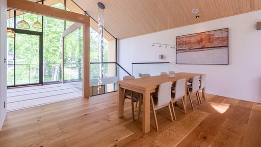 Kouzan Woods Chalet Dining area
