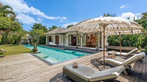 Ku Estate Swimming pool 2