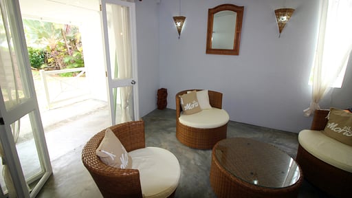 La Case Creole Beachfront Villa Living room
