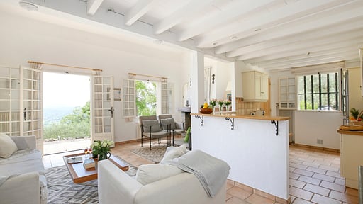 La Colline Du Soleil Living room