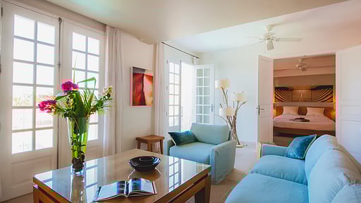 La Maison sur le Port Salon