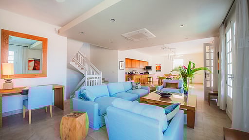 La Maison sur le Port Salon