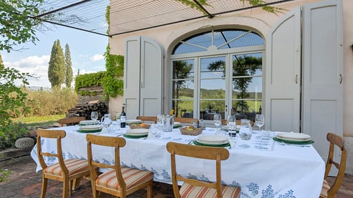 Villa La Miniera Dining area