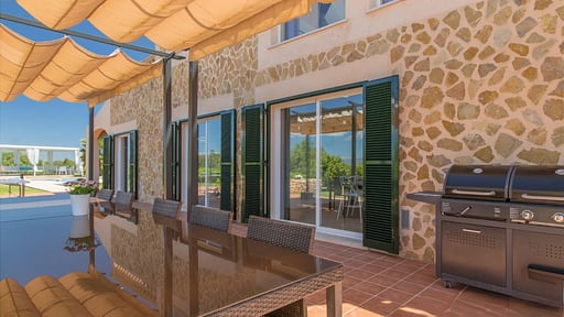 La Tierra Villa BBQ equipment