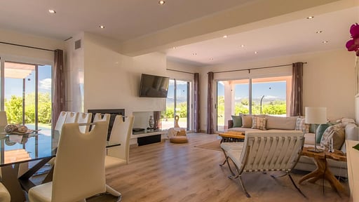 La Tierra Villa Living room