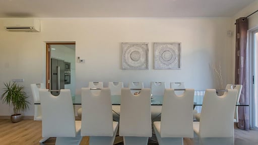 La Tierra Villa Dining area