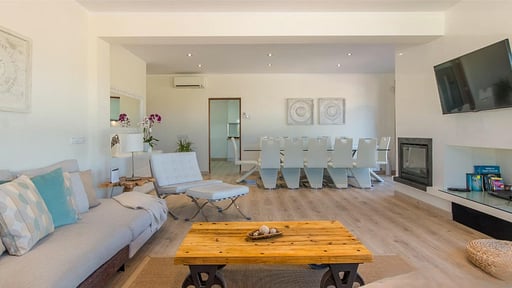 La Tierra Villa Living room