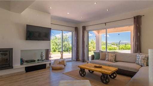 La Tierra Villa Living room