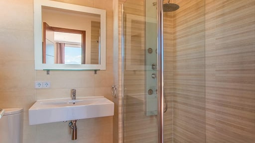 La Tierra Villa Bedroom 1