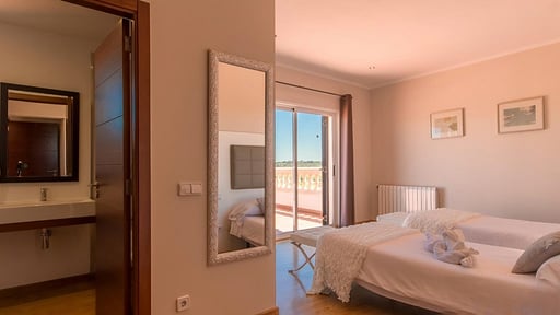 La Tierra Villa Bedroom 3