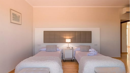 La Tierra Villa Bedroom 3