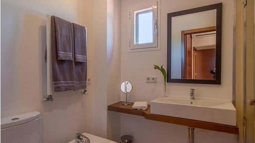 La Tierra Villa Bedroom 3