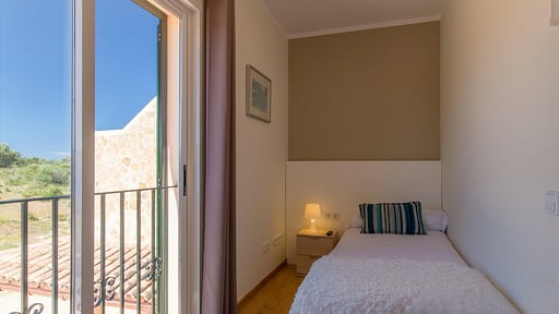 La Tierra Villa Bedroom 4